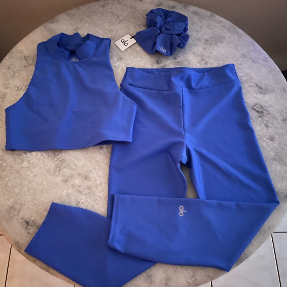 Alo Yoga Airlift Set - Picture 3 of 15